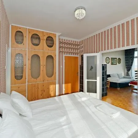 Blackbird Apartment *